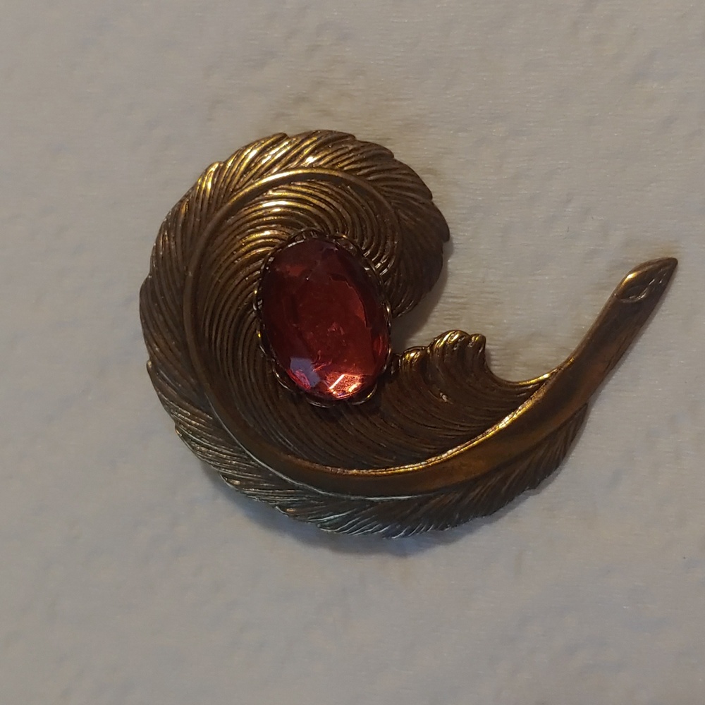 Vintage Jeri-lou Pin with deep pink Cabochon